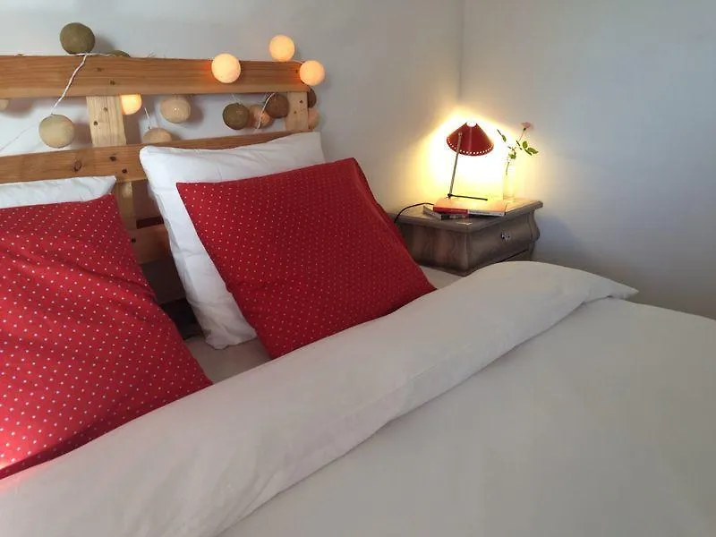 Estoril Beach House Hostel