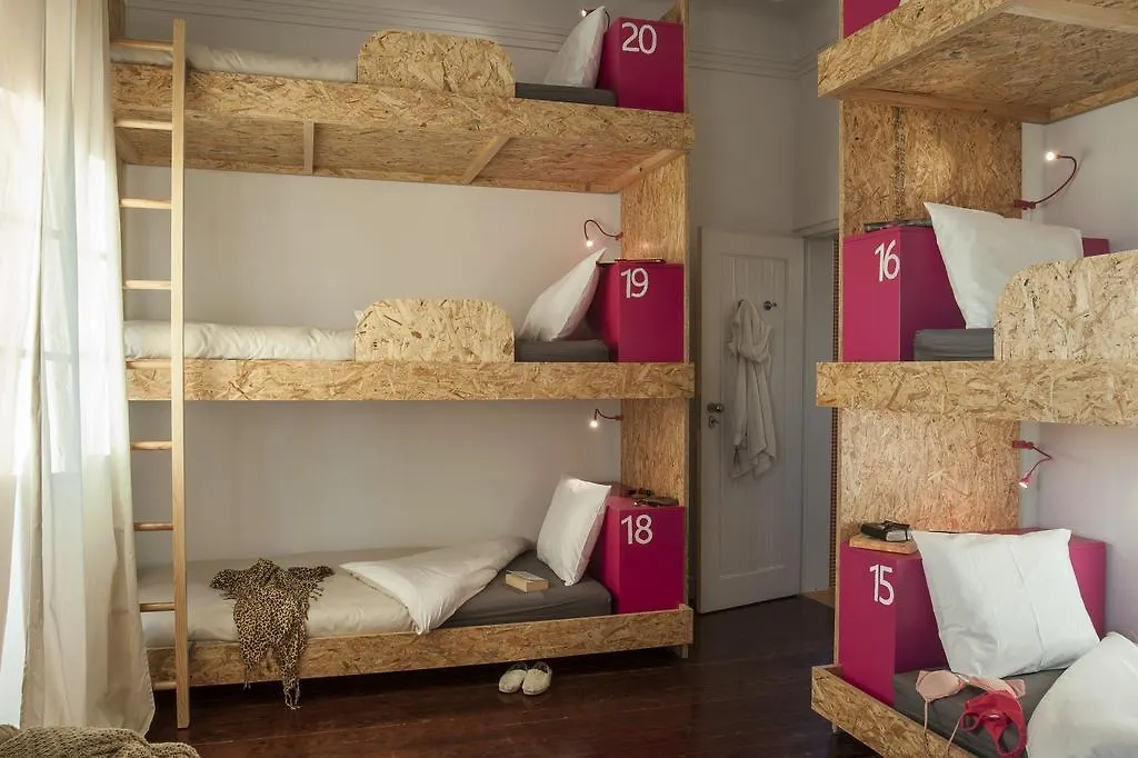Estoril Beach House Hostel