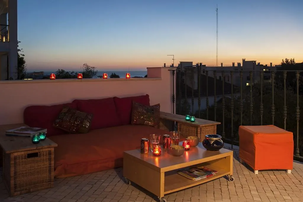 Estoril Beach House Hostel