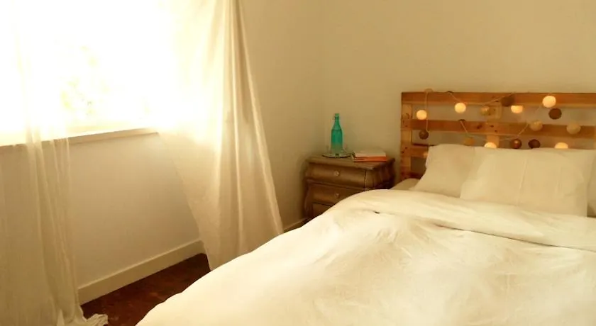 Estoril Beach House Hostel