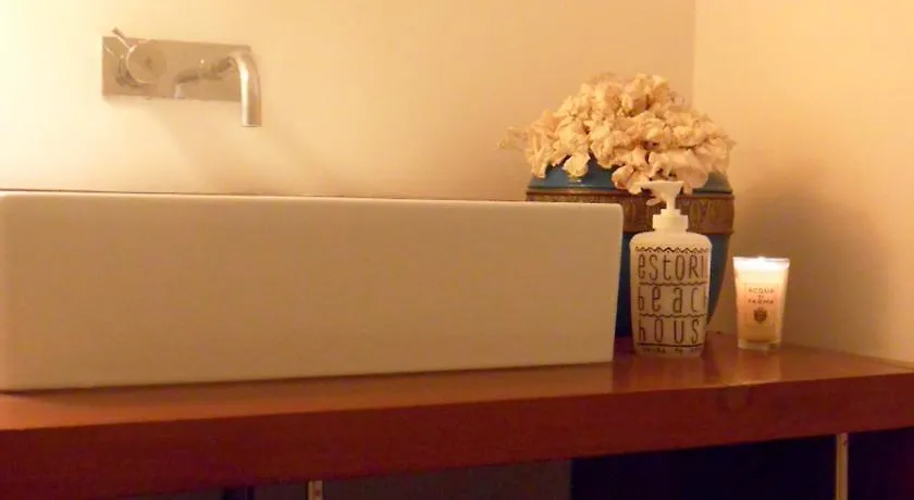 Estoril Beach House Hostel